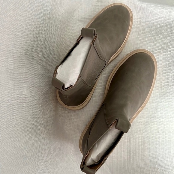 NWT: DV by Dolce Vita Paola boots with lug sole - Picture 5 of 7